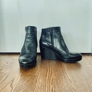 Coclico Haele Platform Wedge Side Zip Ankle Bootie, Black Leather, Size 38